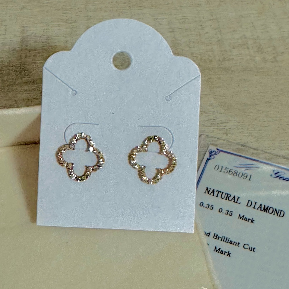Elegant Clover Earrings in 18k Rose Gold Diamond